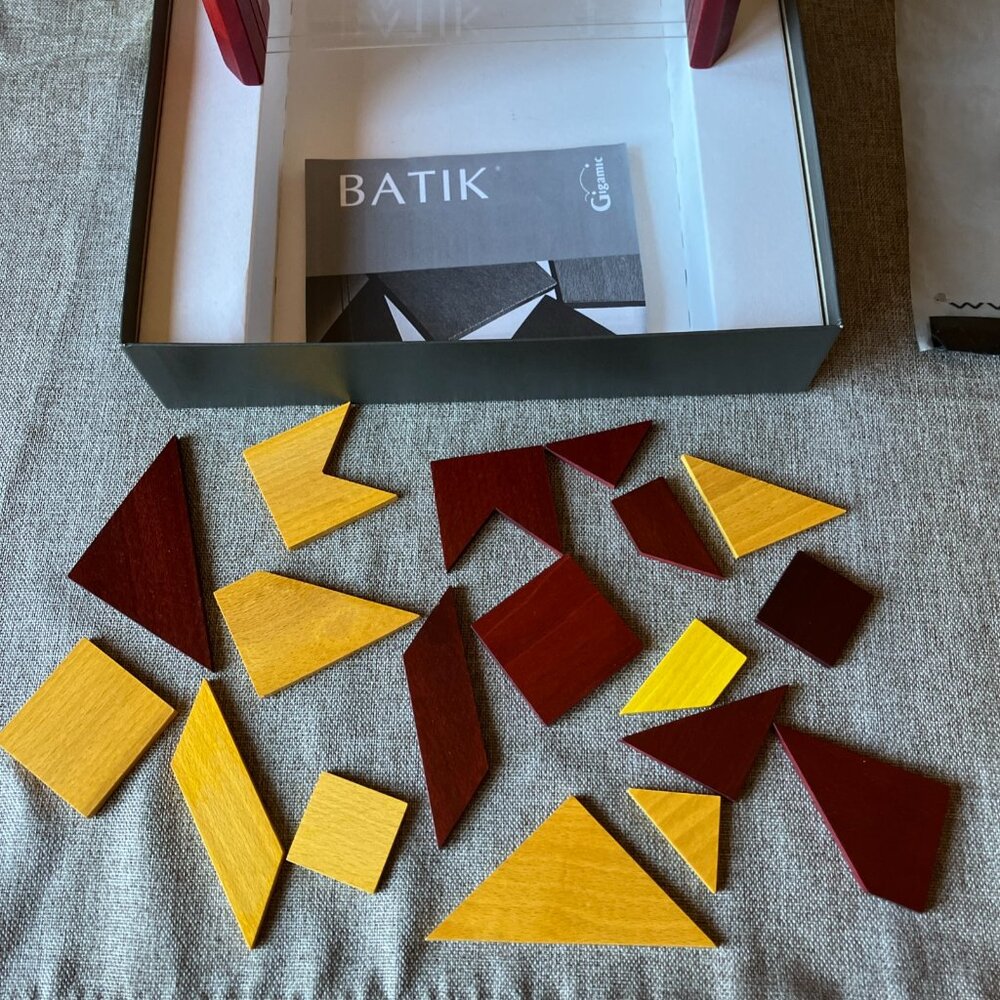 Batik 1997 Gigamic Board Game Strategy Wooden Shape Fitting Vintage Complete - Picture 2 of 7